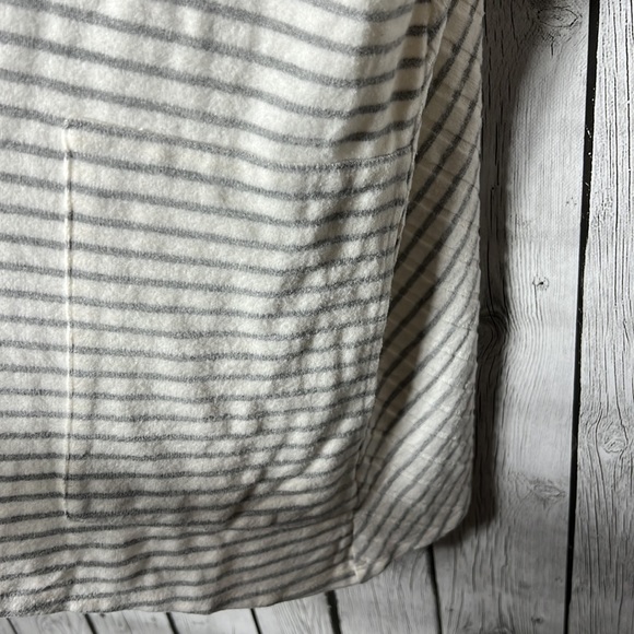 CHICO'S ZENERGY GRAY WHITE STRIPE CARDIGAN STRETCH size 2 (large 12/14) - Picture 8 of 12